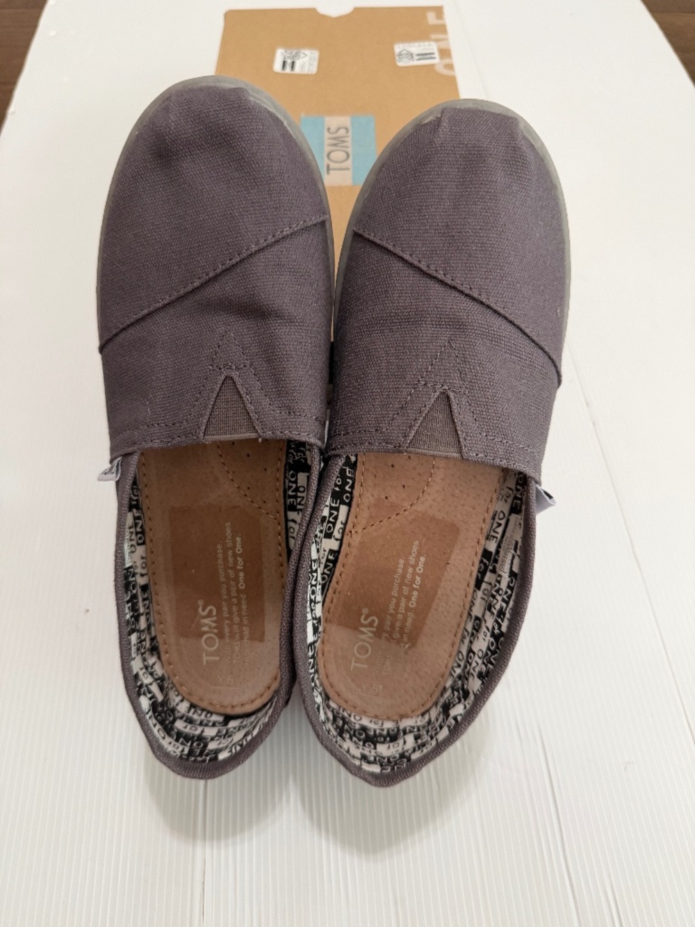 TOMS Classic Canvas Slip On Flats Ash Grey - Youth 5 / Women's 7